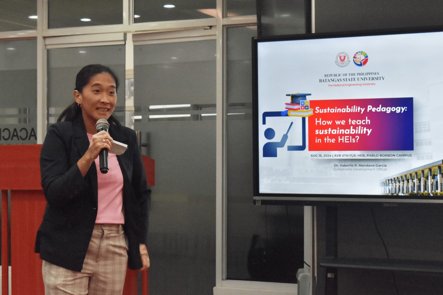 Integrating sustainability in higher education: Dr. Mandane-Garcia shares insights with CABEIHM faculty