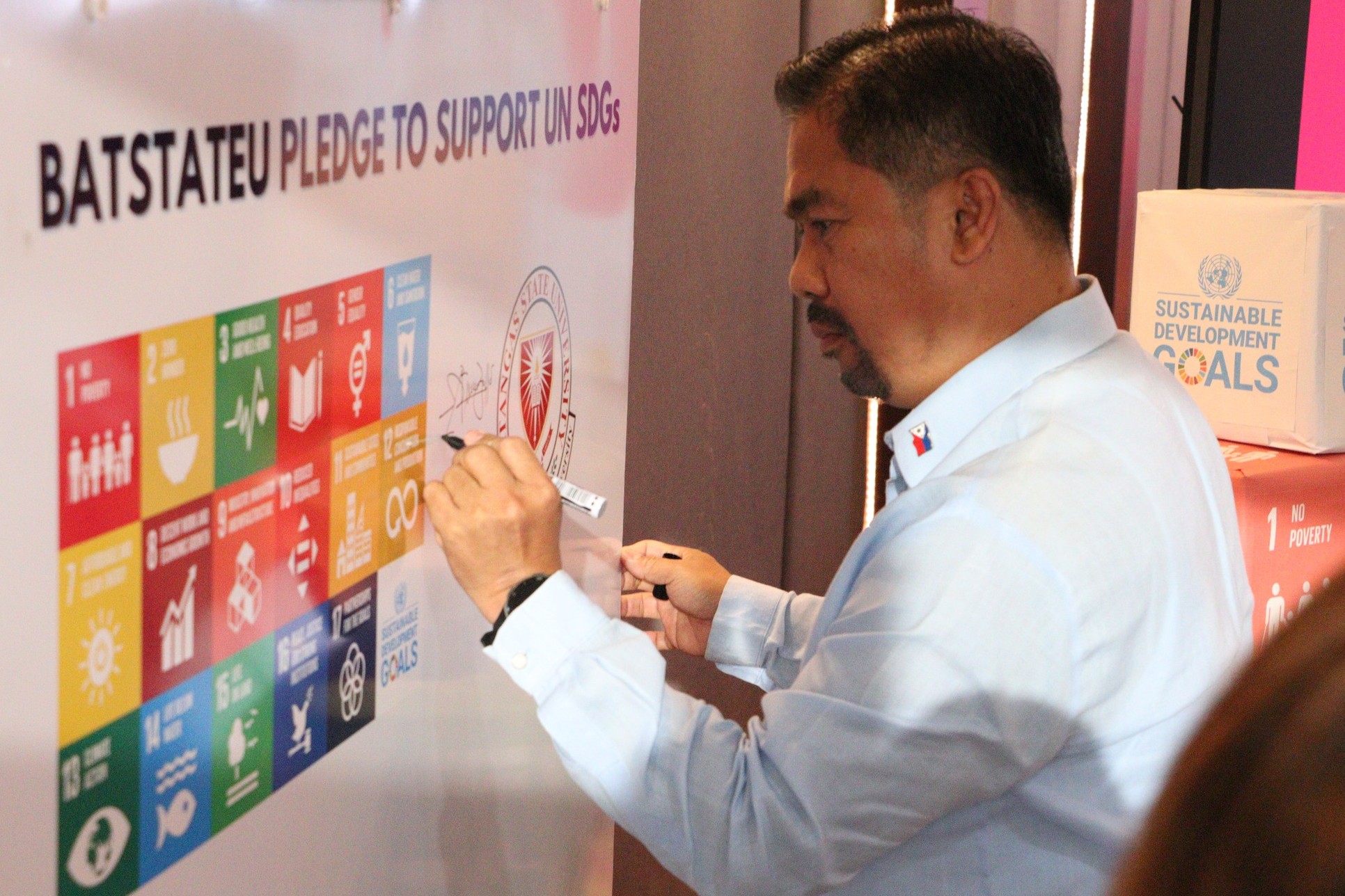 University President signs the pledge to support UN SDGs